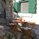 Kleine In Mit Privatem Balkon By Interhome Apartman Omiš