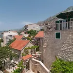 Kleine In Mit Privatem Balkon By Interhome Apartman Omiš