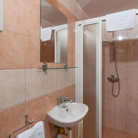 Kleine In Mit Privatem Balkon By Interhome Apartman