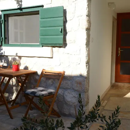 Kleine In Mit Privatem Balkon By Interhome