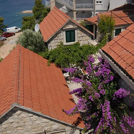 Kleine In Mit Privatem Balkon By Interhome
